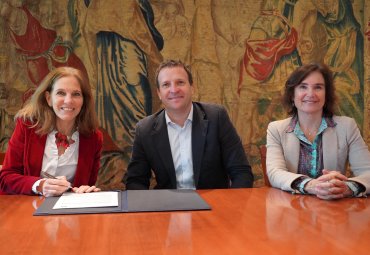 Dirección de Alumni y Smartycar formalizan nueva alianza estratégica