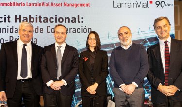 José Miguel Simian expone en seminario organizado por LarrainVial