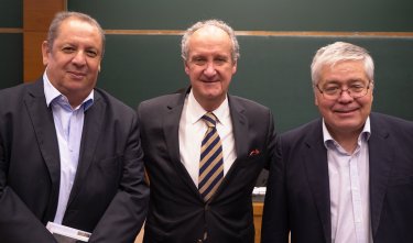 Primer encuentro del Centro de Familias Empresarias realiza una mirada al legado de las familias empresarias en la historia de Chile