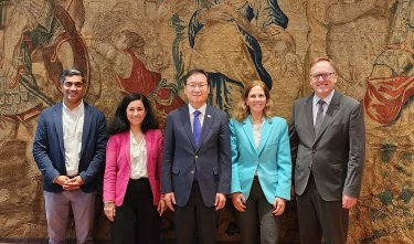 ESE recibió al embajador de Corea en Chile para explorar oportunidades de colaboración académica y empresarial