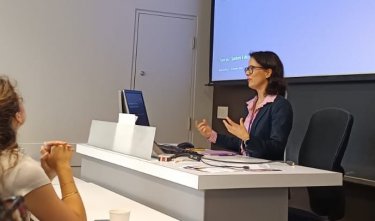 María José Bosch presentó investigación sobre maternidad y desarrollo profesional en conferencia internacional en Canadá